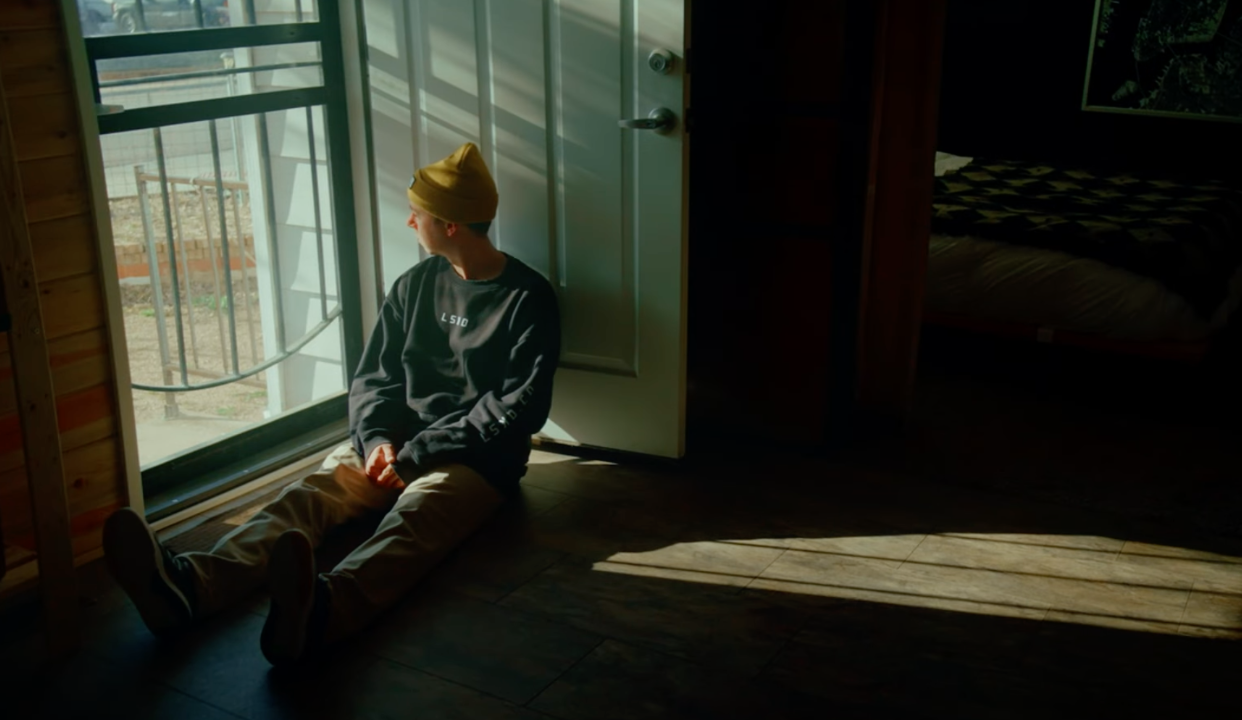 创意短片「人生如戏」，将镜头对向自己