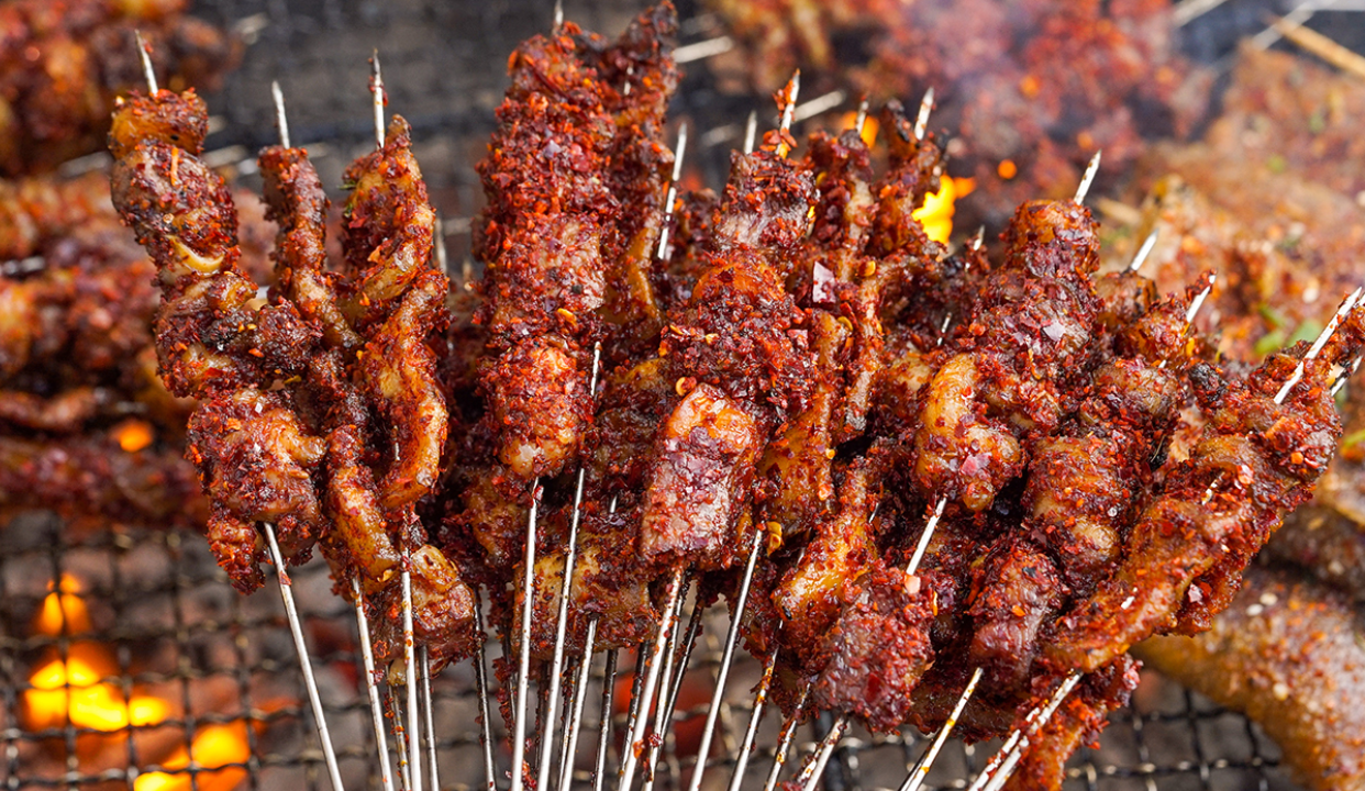 解决悲伤最快的方法：老板，来20串，爆辣